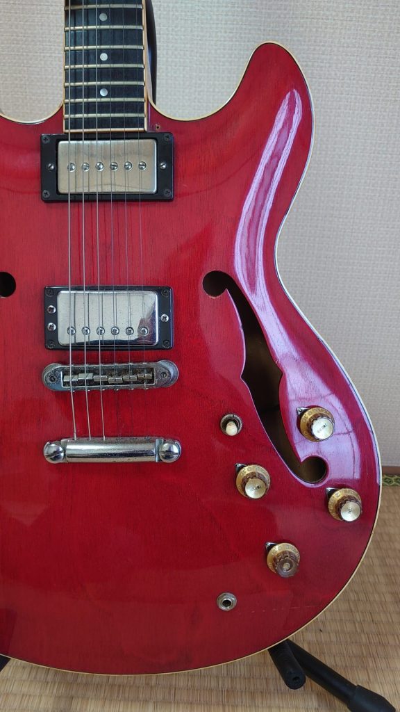 ヤマハSA-1000のボディ。フロントピックアップはP-90に交換済み