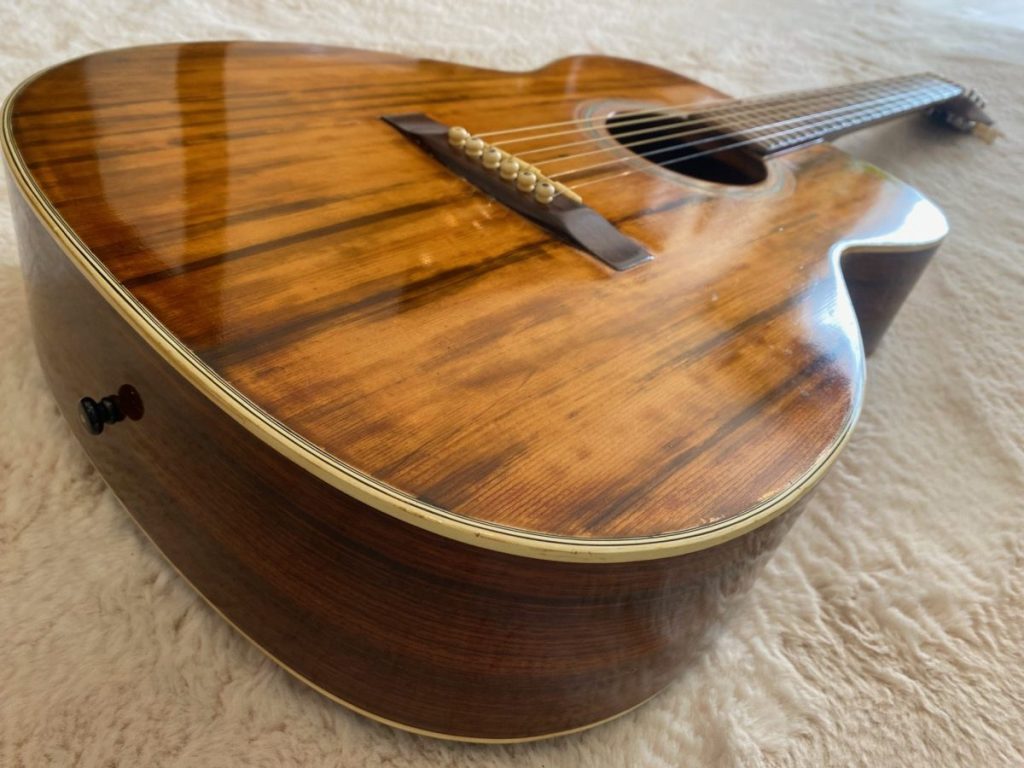 モーリスF-18寺田楽器製。天板はペイント済み